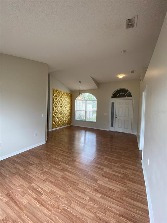 Photo - 208 Abbotsbury Dr