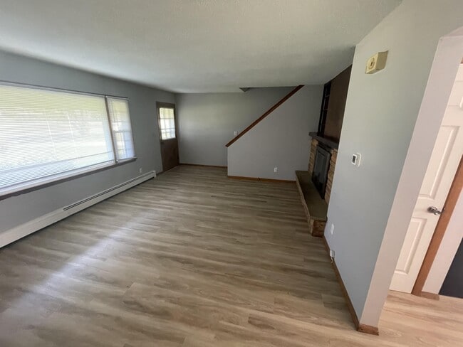 Building Photo - 1876 Murphy Woods Rd