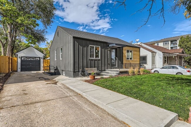 Photo - 3711 S Sherman St