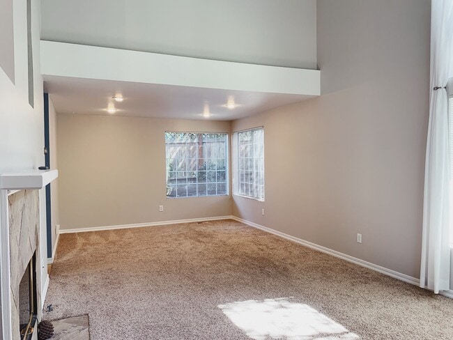 Photo - 3Bd/2.5Ba Kirkland Townhome