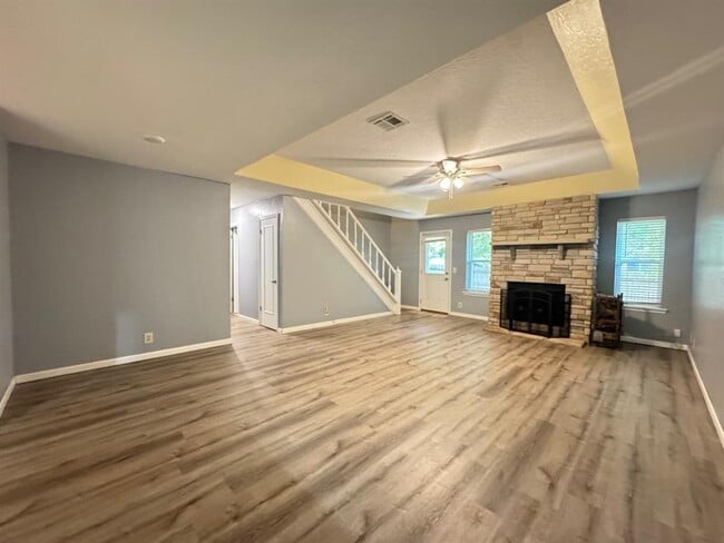 Photo - 905 Rambling Oaks Dr