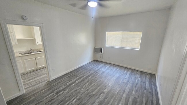 Photo - 239 W 25th St Unidad 4