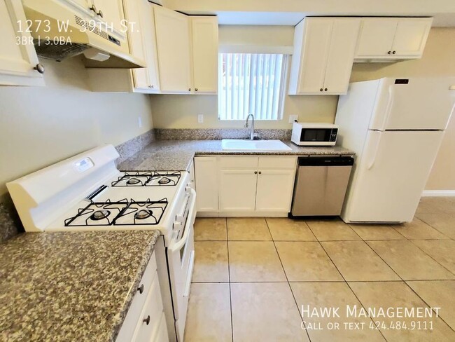 Photo - 1273 W 39th St