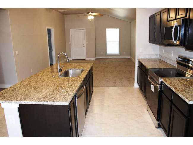 Photo - 3015 Valencia Ave