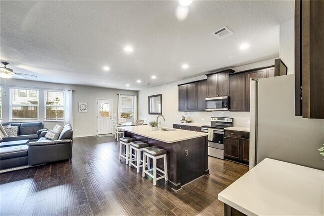 Photo - 200 Magna Ln