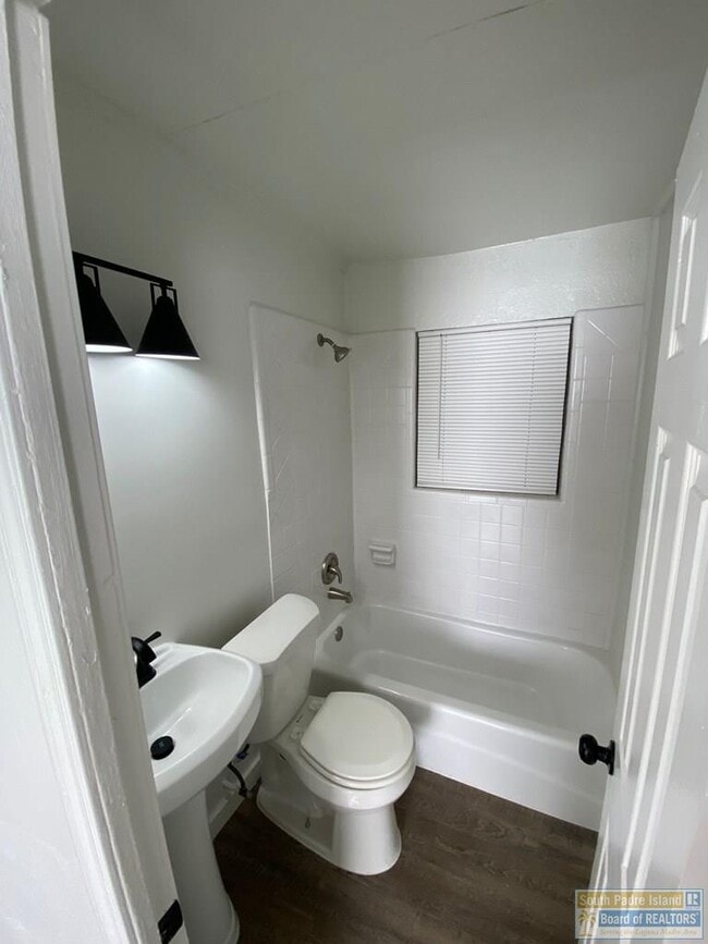 Photo - 938 E Adams St