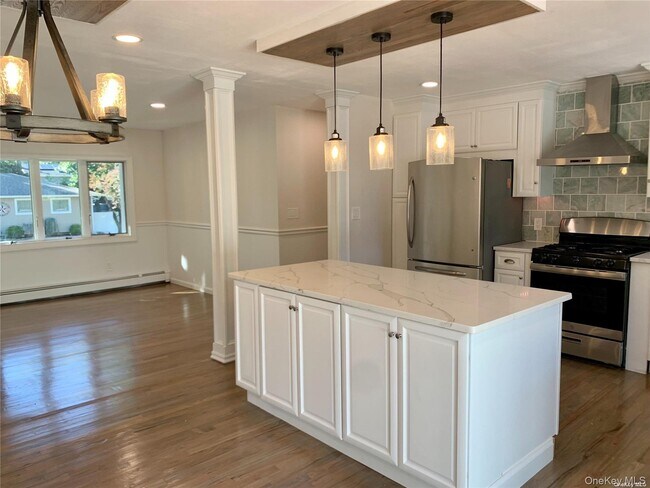 Photo - 1671 Claas Ave