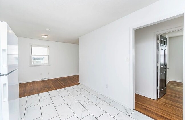 Photo - 1208 Louis Ln