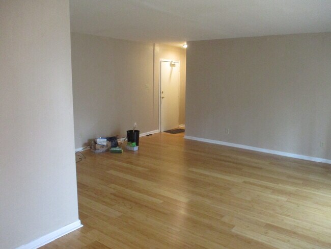 Photo - 545 Burgoyne Rd Unit 4