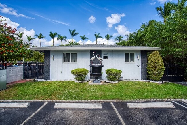 Building Photo - 1457 Atlantic Shores Blvd Unit 1