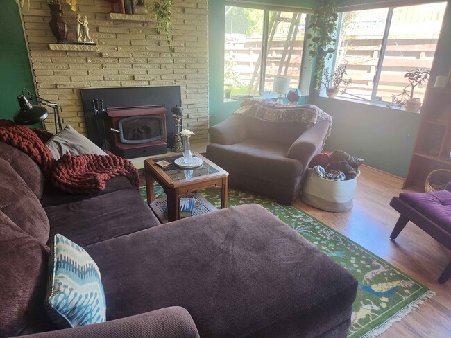 Photo - 7153 18th Ave SW Unidad Downstairs  B