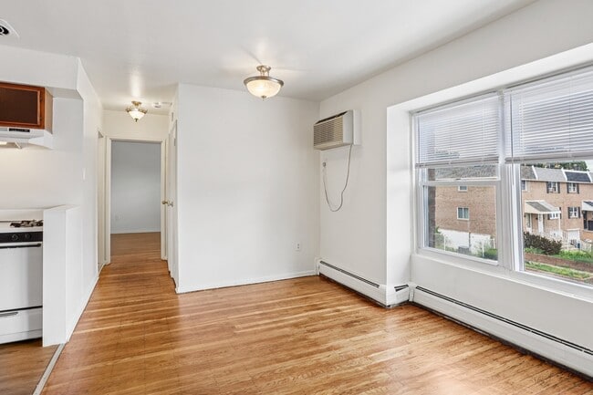 Marshall Square Apartments