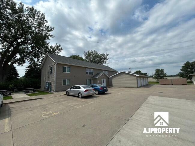 Building Photo - 925 S Newcomb Ave Unit #10 Rental