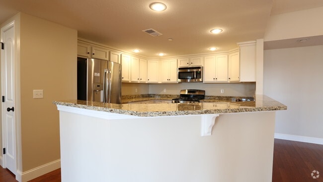 Kitchen - Eagle View Luxury Apartments