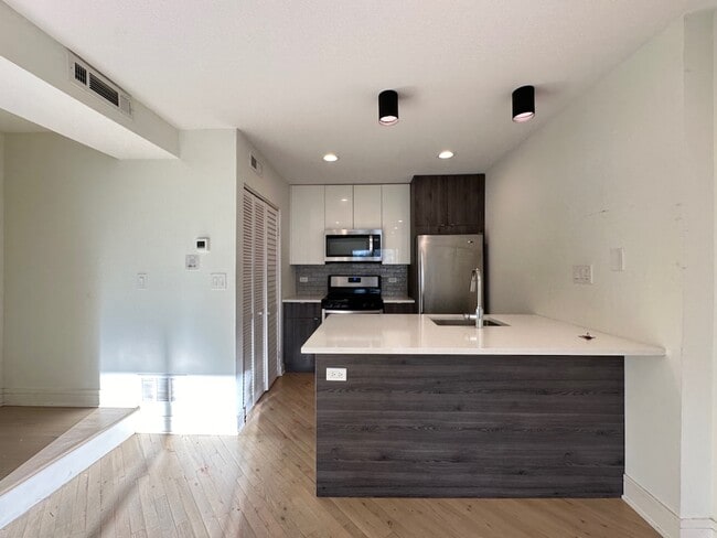 Photo - 949 W Grace St Unidad 102F