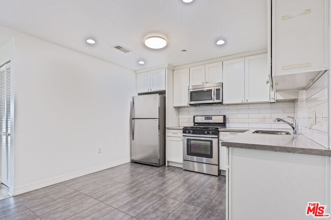 Photo - 1061 S Oxford Ave Unit 403