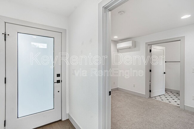 Photo - 1468 Yates St