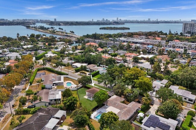 Photo - 2125 Alamanda Dr
