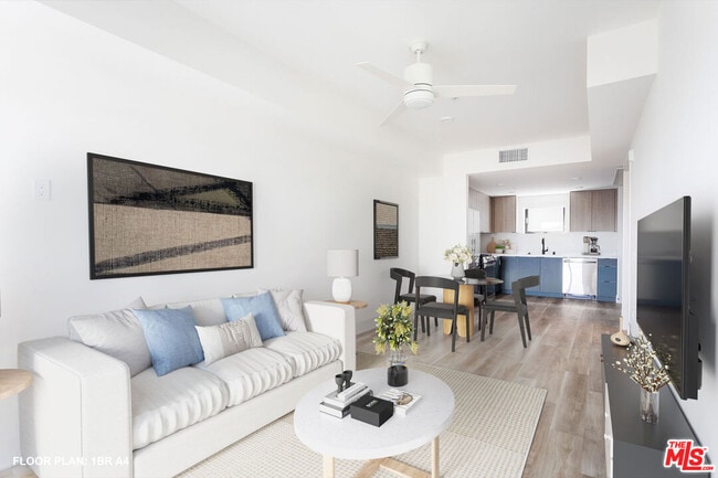 Photo - 7617 Santa Monica Blvd