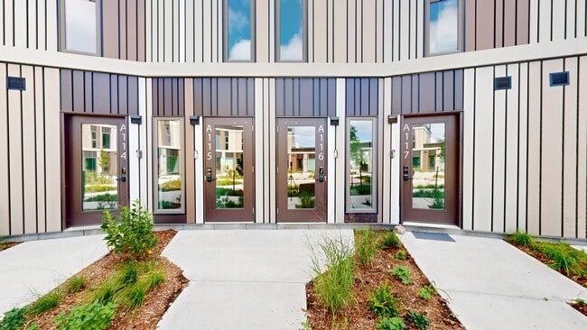 Photo - LUXURIOUS 2BD-2BATHROOM CONDO TOWNHOME AT EVE PARK Unité 116A