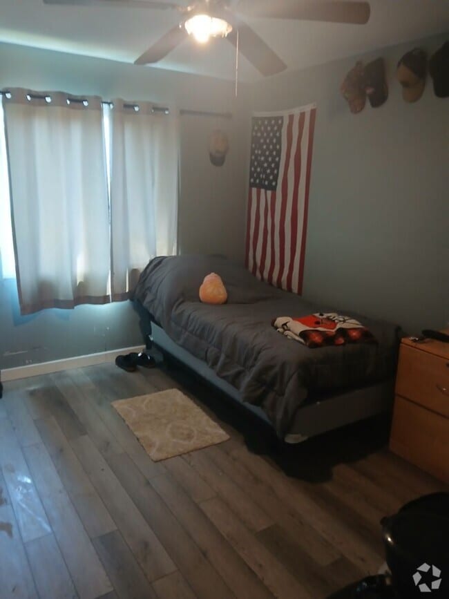 Building Photo - 186 S Powell Ave Unit A- Bedroom #1- Bed #2 Rental