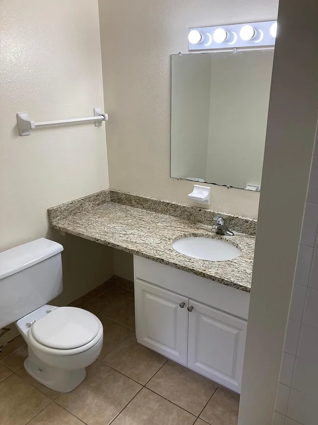 Photo - 5003 21st St W