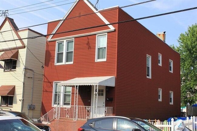 Building Photo - 340 Pearsall Ave Unit 1