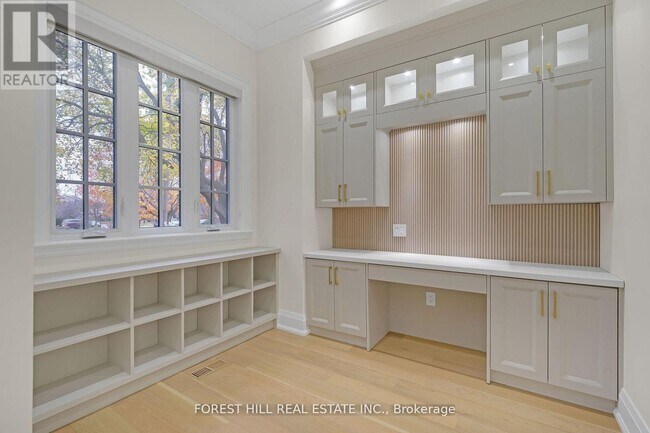 Photo - 132 Lothian Ave