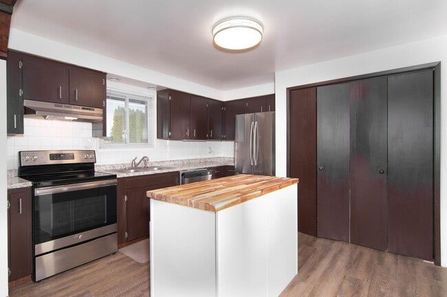 Photo - **Available July** 3 Bed, 2 bath property centrally located in Spokane Valley
