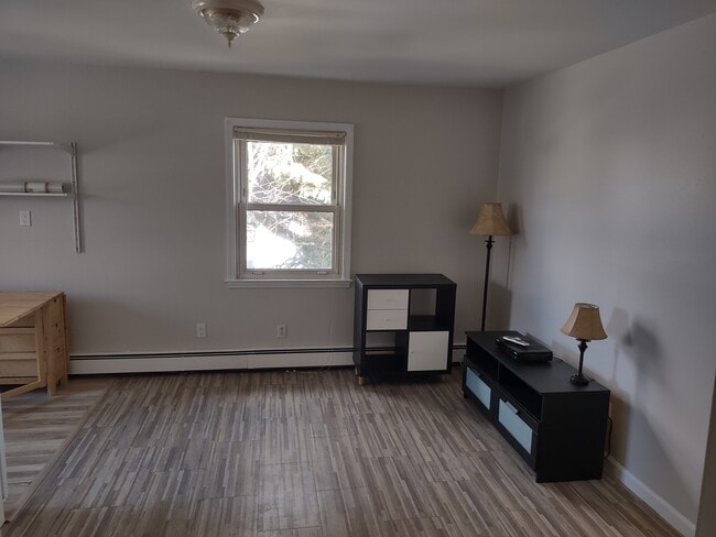 Living Room - 28 Beechwood Ave Unit 2nd Floor