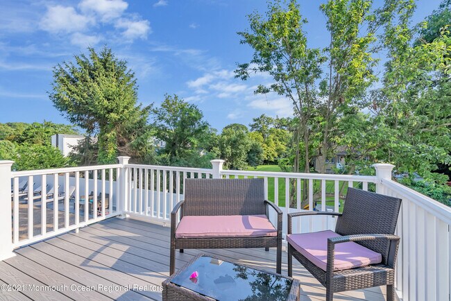 Photo - 45 Roslyn Ct House