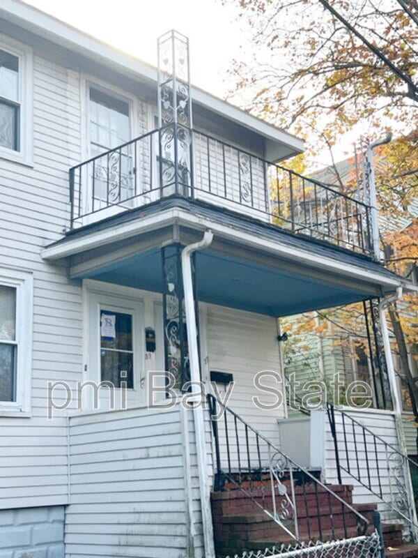 Building Photo - 37 Brainard St Rental