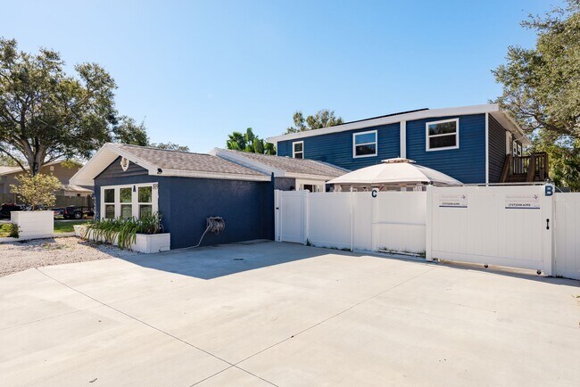 Building Photo - 819 10th St SW