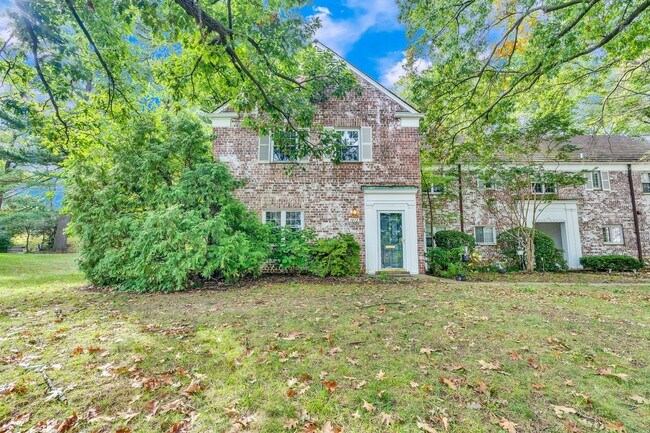 Photo - 1012 Valley Dr