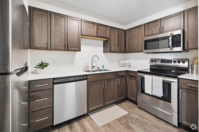 3BR, 1BA - 1,000SF - Kitchen - Beachwood Apartments