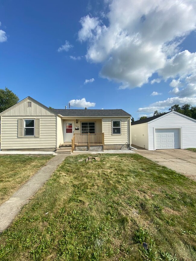 Updated 2 Bedroom 1 Bath - Updated 2 Bedroom 1 Bath House