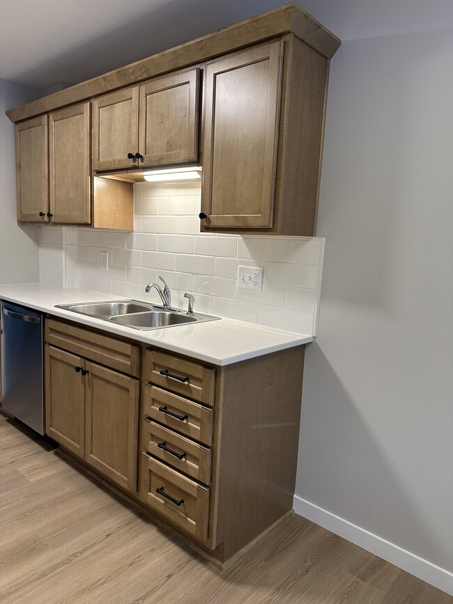 Endless storage - 605 N Grove St