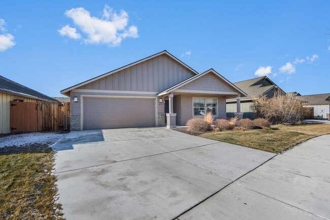 Building Photo - 4 Bed 2.5 Bath Single level - Fenced