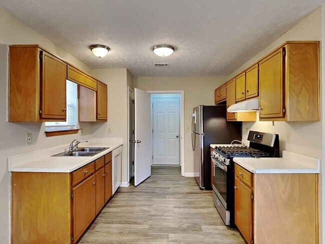 Photo - 411 Fieldgreen Dr