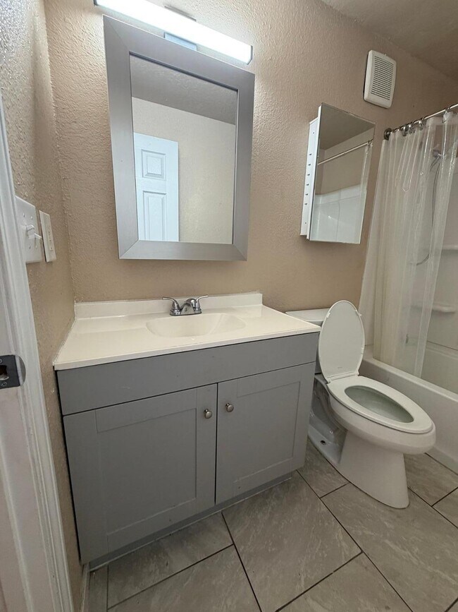 Photo - 1438 N Shill Dr Unit Apt 103