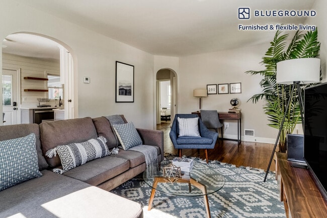 Photo - 1028 16th St S