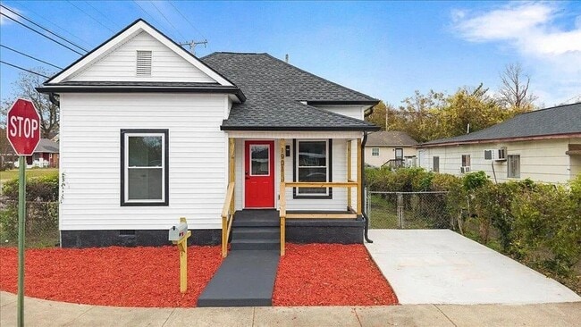Building Photo - Modern Renovated Home in the Heart of Chattanooga 3 Bed 2 Bath!