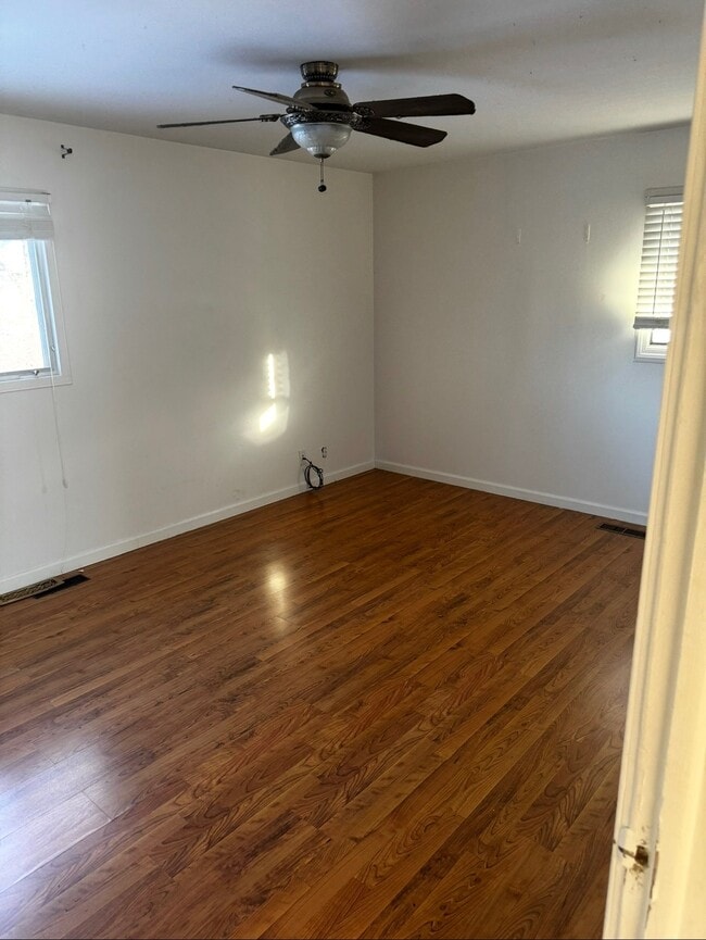 Photo - 1810 Greenbriar Ln
