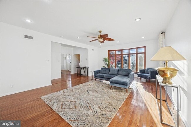 Photo - 7033 Sherwood Rd