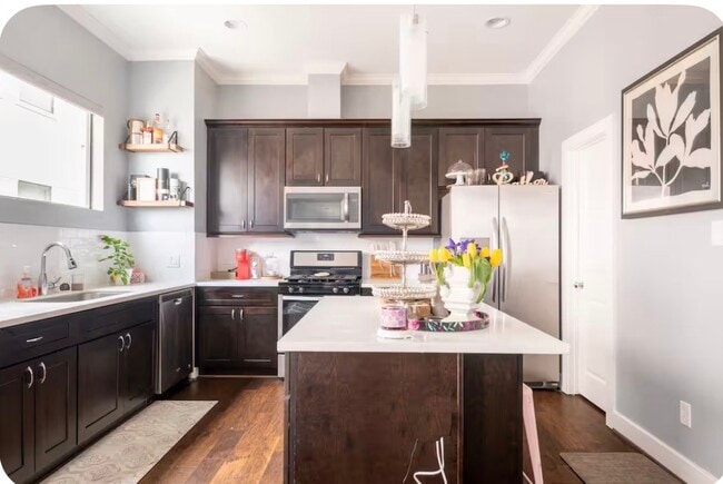 Building Photo - 2805 Blodgett St Unit D