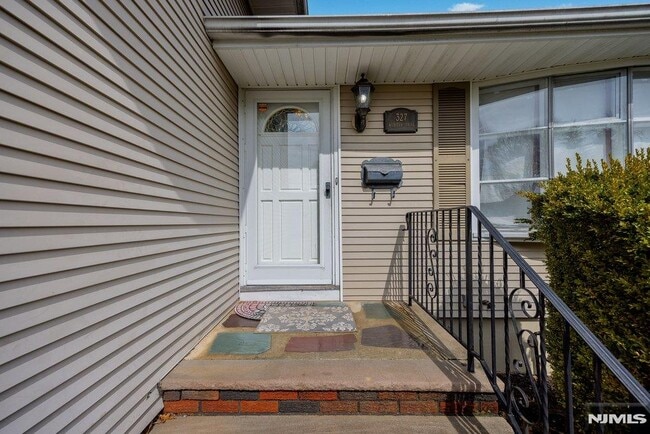 Photo - 327 Webster Dr