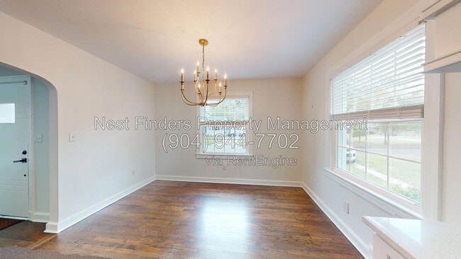 Photo - 2215 Larchmont Rd