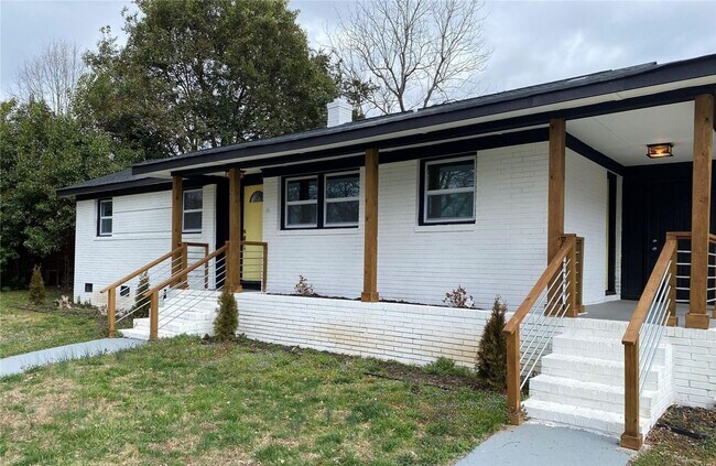 Photo - Beautiful Remodeled 3 Bedroom 2 Bath Home ...