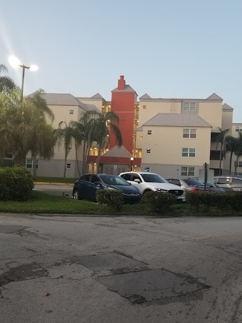 Photo - 8290 Lake Dr Unidad 115