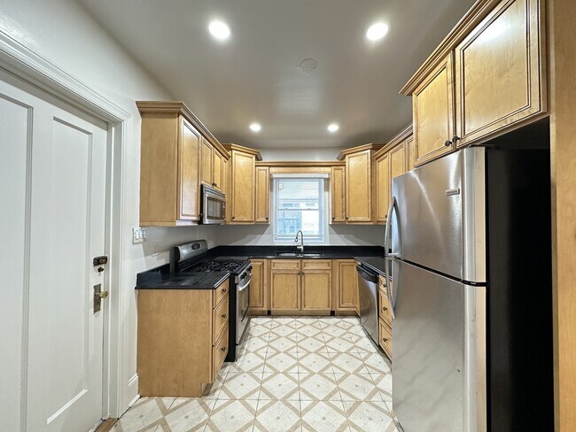 Photo - 2611 W Walnut St Unit 3